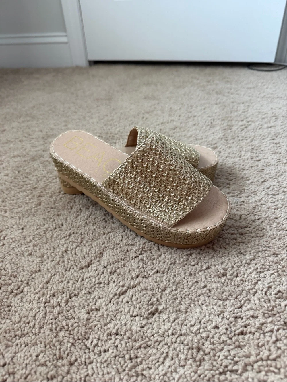 BEACH by Matisse Raffia Del Mar Platform Slide Sandals Beige/Gold NWOT Size 6